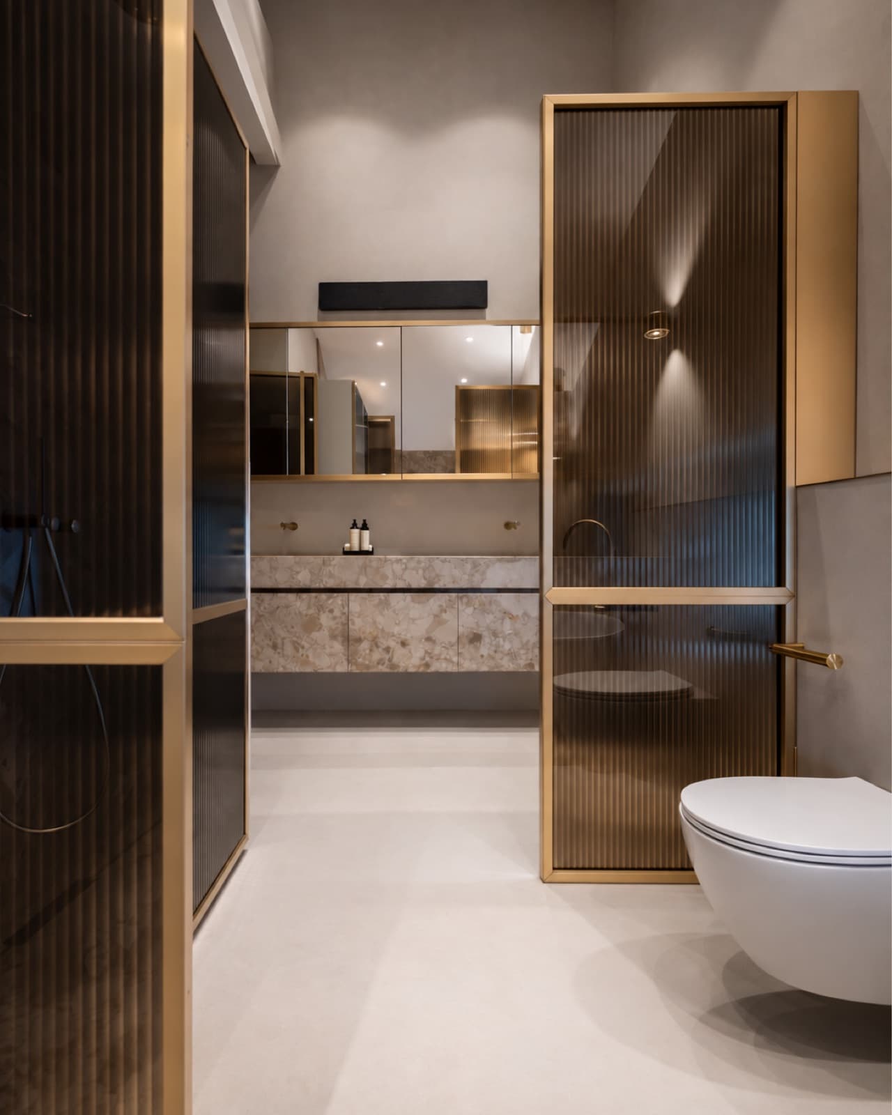 Fertiggestelltes modernes Badezimmer